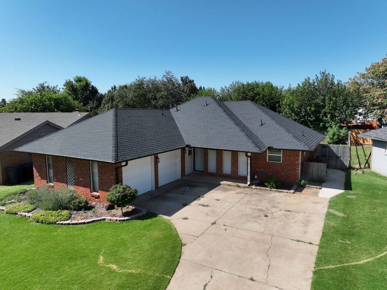 A single storey ranch home with a newly installed dark shingle roof